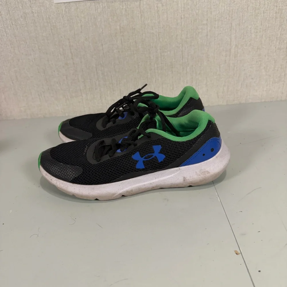 Under Armour‎ Kids Black and Blue Sneakers